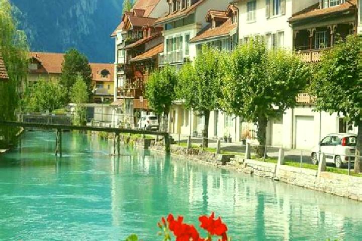 Isabella, 34 — Escort in Scanfs, Switzerland