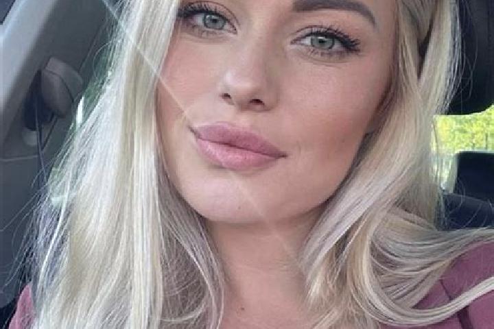 Isabella, 35, a blonde hazel-eyed european companion based in Jadraque. Offering Massage, Tantra, Erotic Massage, Roleplay, Couples. Available for incall and...