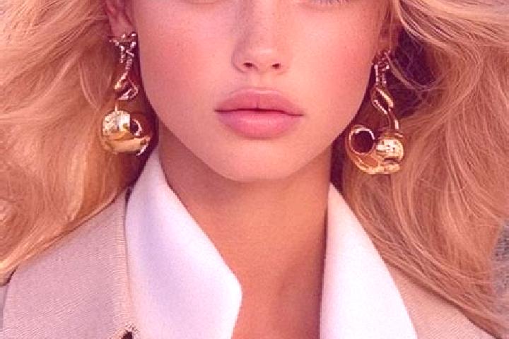 Ivy, 20, a blonde amber-eyed mixed companion based in Vrastama. Offering Fetish, Party Girl, Couples. Available for incall and outcall, day and evening dates.