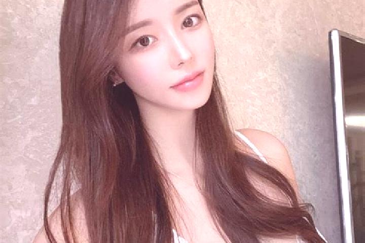 Ivy, 20 — Escort in Huangwei, China