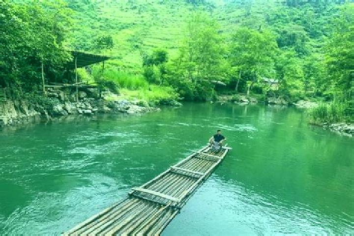 Ivy, 20 — Escort in Thi Tran Yen Minh, Vietnam