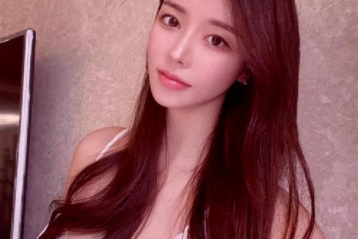 Ivy, 21 — Escort in Helmiaziv, Ukraine
