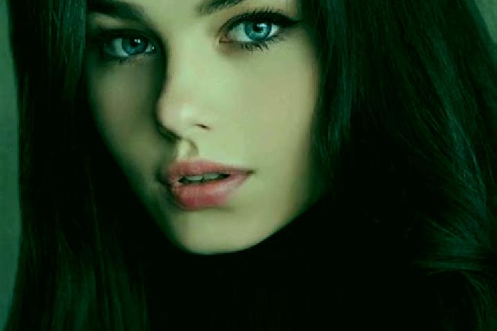 Ivy, 23, a chestnut dark-eyed slavic companion based in Sumberluhur. Offering Roleplay, Massage, Erotic Massage. Available for incall and outcall, day and ev...