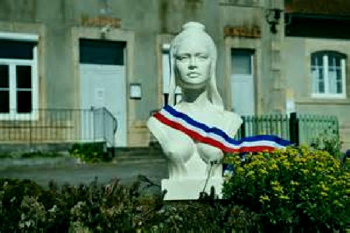 Ivy, 27 — Escort in Mouettes, France