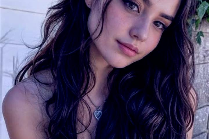 Ivy, 28, a auburn hazel-eyed mediterranean companion based in Batabano. Offering Couples, Deep French Kissing, Party Girl, Erotic Massage. Available for inca...