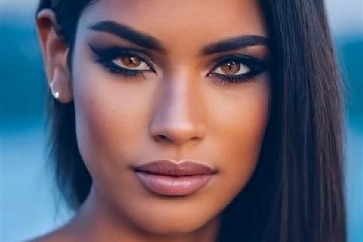 Ivy, 36, a black hazel-eyed latina companion based in Cergau Mare. Offering Duos, Travel Companion, Striptease, BDSM. Available for incall and outcall, day a...