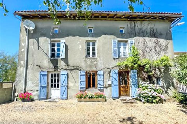 Ivy, 39, a blonde grey-eyed mediterranean companion based in Oradour-sur-Vayres. Offering Overnight, A-Level, Roleplay, Deep French Kissing, BDSM. Available ...