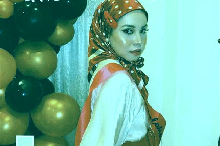 Ivy, 39, a red amber-eyed mixed companion based in Kampung Umbai. Offering Party Girl, Erotic Massage, Massage, Dinner Date, Striptease. Available for incall...