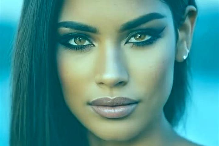 Jade, 20, a black amber-eyed latina companion based in Slumbung. Offering Duos, Striptease, Overnight, Massage. Available for incall and outcall, day and eve...