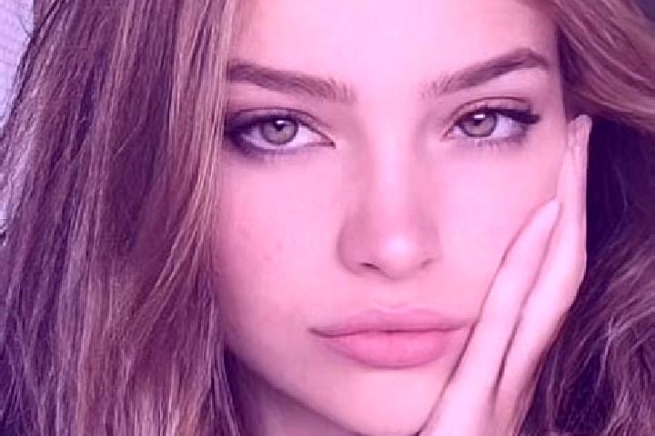 Jade, 20, a blonde hazel-eyed mixed companion based in Aguiar da Beira. Offering GFE, A-Level, CIM. Available for incall and outcall, day and evening dates.
