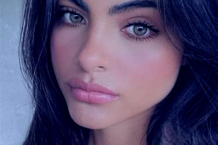 Jade, 20, a brunette grey-eyed indian companion based in Kompa Satu. Offering 69, Roleplay, BDSM, Erotic Massage. Available for incall and outcall, overnight...