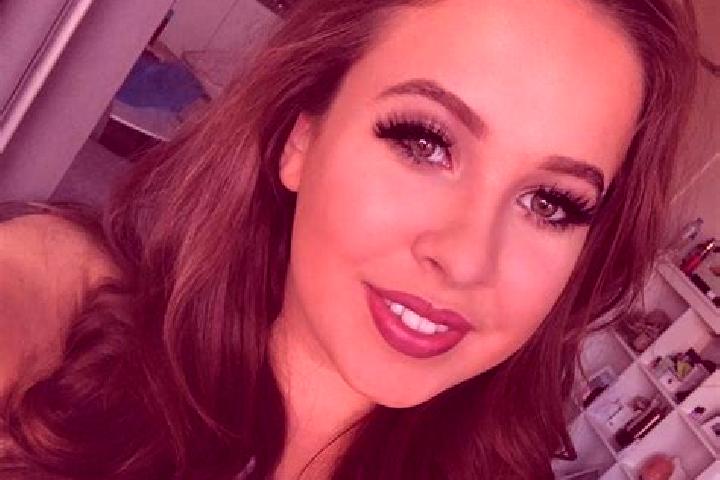 Jade, 21, a dark blonde brown-eyed mediterranean companion based in Leader. Offering Girlfriend Experience, Couples, Travel Companion, Erotic Massage. Availa...