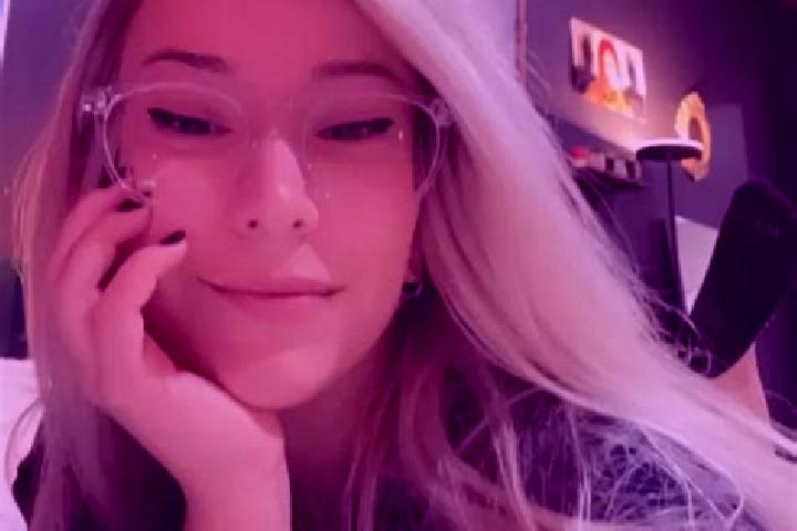 Jade, 21, a platinum blonde dark-eyed caribbean companion based in San Cristobal de la Polantera. Offering Erotic Massage, Couples, Deep French Kissing, Mass...