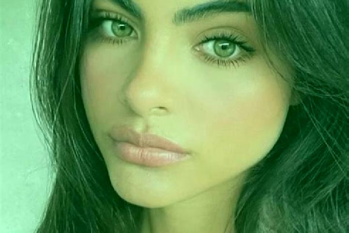 Jade, 22, a chestnut dark-eyed indian companion based in Chaspinhac. Offering Duos, Prostate Massage, Fetish. Available for incall and outcall, day and eveni...
