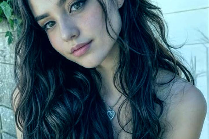 Jade, 24, a auburn hazel-eyed middle eastern companion based in Rozhdestvenskiy. Offering Domination, Dinner Date, Couples, Erotic Massage, Roleplay. Availab...