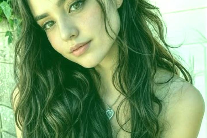 Jade, 24, a brunette hazel-eyed middle eastern companion based in Iramallur. Offering OWO, Duos, Dinner Date, BDSM. Available for incall and outcall, overnig...