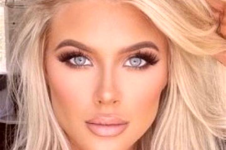 Jade, 25, a platinum blonde brown-eyed indian companion based in Carligi. Offering 69, Deep French Kissing, Couples. Available for incall and outcall, overni...