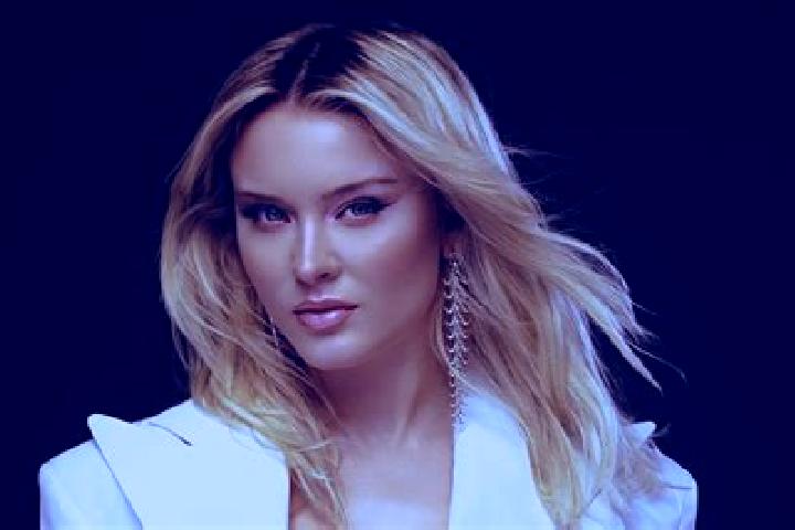 Jade, 26 — Escort in Azara, Argentina