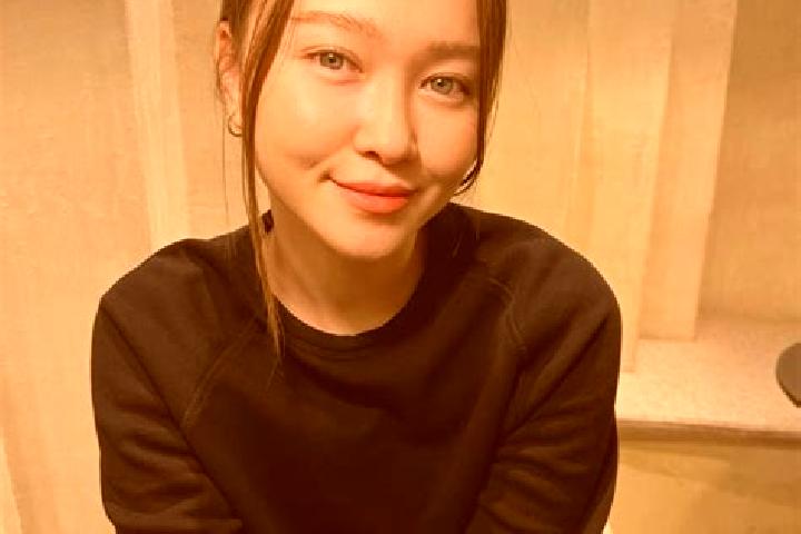Jade, 27, a red blue-eyed asian companion based in Royston Park. Offering Tantra, Domination, Travel Companion, Dinner Date, OWO. Available for incall and ou...