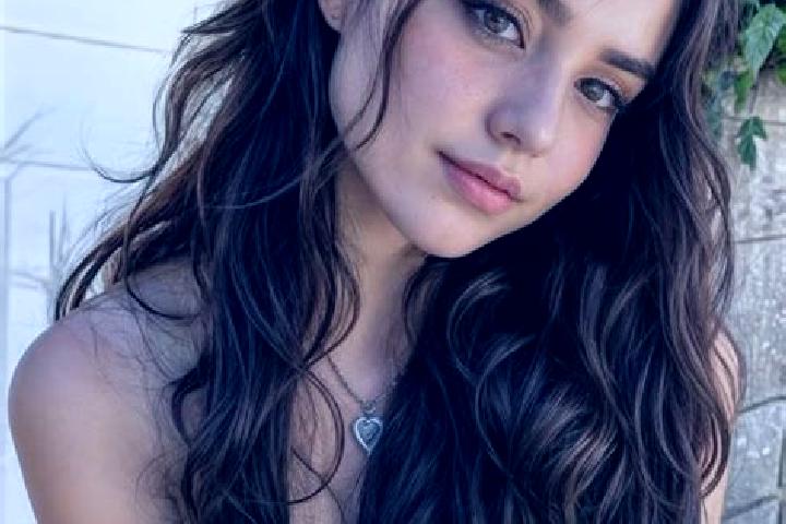 Jade, 32, a brunette hazel-eyed middle eastern companion based in Apolda. Offering Roleplay, CIM, Fetish. Available for incall and outcall, overnight booking...