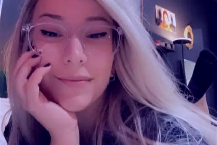 Jade, 33, a blonde grey-eyed indian companion based in Bicton. Offering Tantra, Prostate Massage, Dinner Date, Fetish, Striptease. Available for incall and o...