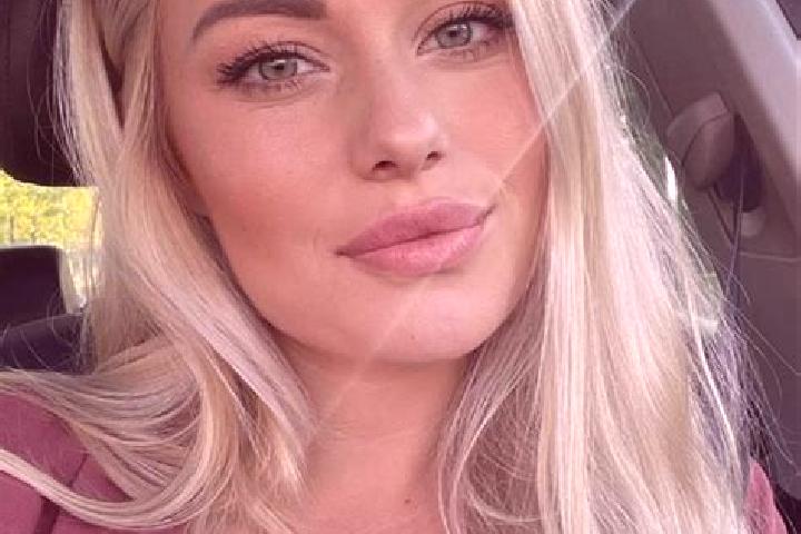 Jade, 33, a blonde hazel-eyed middle eastern companion based in Banff. Offering Girlfriend Experience, Massage, Striptease, BDSM. Available for incall and ou...