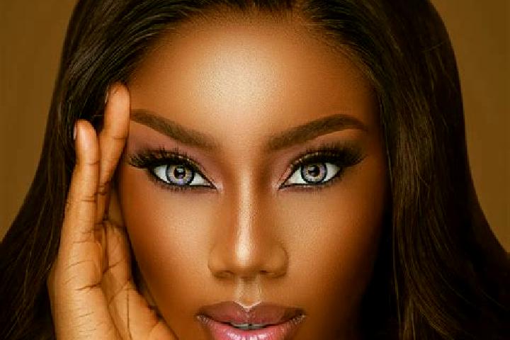 Jade, 33, a dark blonde blue-eyed ebony companion based in Muong Ang. Offering Couples, Fetish, Tantra, Duos. Available for incall and outcall, day and eveni...