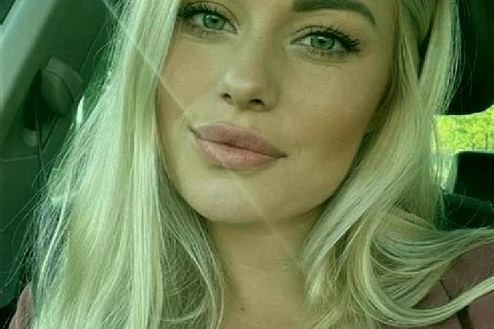 Jade, 34, a blonde hazel-eyed middle eastern companion based in Vicq-sur-Nahon. Offering Deep French Kissing, A-Level, Erotic Massage, 69, Couples. Available...