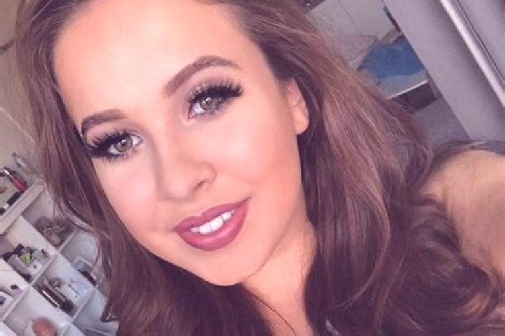 Jade, 36, a red brown-eyed caucasian companion based in Cologne. Offering Erotic Massage, BDSM, Party Girl, Girlfriend Experience. Available for incall and o...