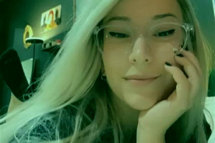 Jade, 37, a blonde dark-eyed asian companion based in Gossitz. Offering BDSM, OWO, Roleplay, Dinner Date. Available for incall and outcall, day and evening d...