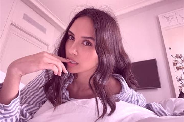 Jade, 38, a red dark-eyed european companion based in la Nova Esquerra de l Eixample. Offering Party Girl, Travel Companion, Girlfriend Experience. Available...