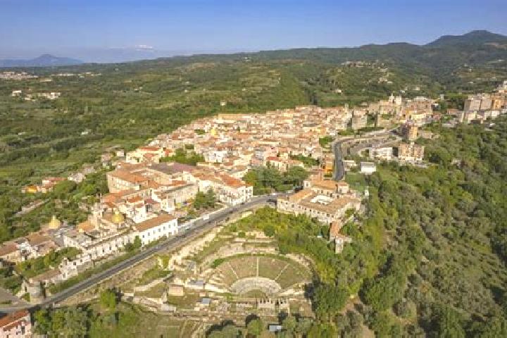 Kinsley, 21 — Escort in Sant Andrea del Garigliano, Italy