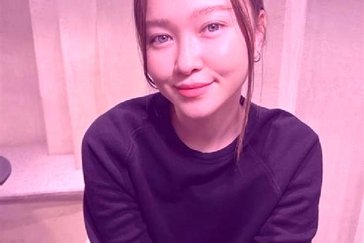 Kinsley, 22, a auburn blue-eyed asian companion based in Jawa. Offering Massage, Deep French Kissing, CIM, OWO. Available for incall and outcall, overnight b...