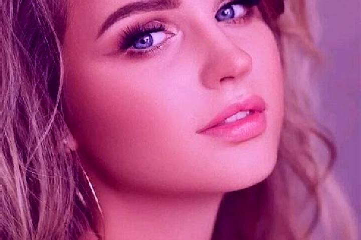 Kinsley, 22, a dark blonde blue-eyed caucasian companion based in La Cruz de Aguilar. Offering Travel Companion, BDSM, Girlfriend Experience. Available for i...