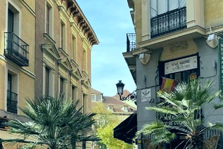 Kinsley, 22 — Escort in Calles, Spain