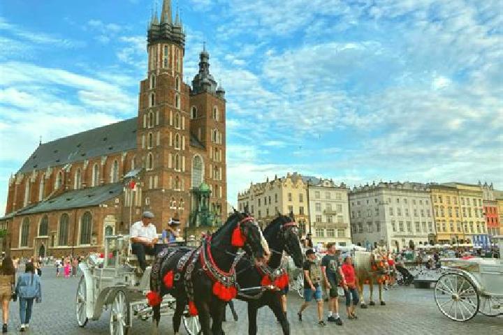Kinsley, 22 — Escort in Gierzwald, Poland