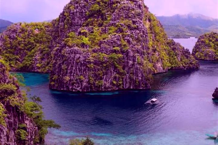 Kinsley, 22 — Escort in Tumarbong, Philippines