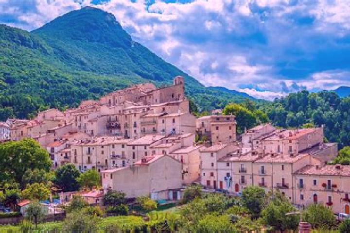 Kinsley, 23 — Escort in Civitella Alfedena, Italy