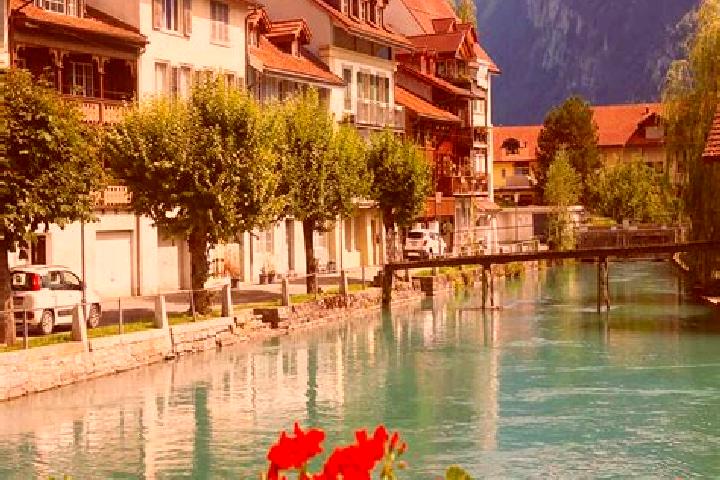 Kinsley, 23 — Escort in Rhaezuens, Switzerland