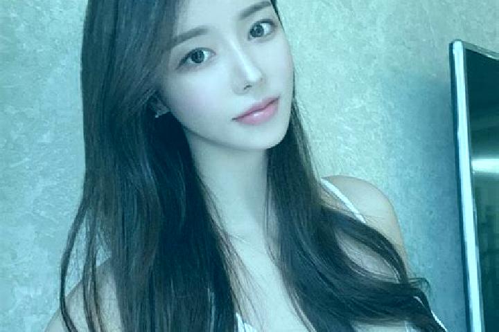 Kinsley, 23 — Escort in Tongmuluo, China
