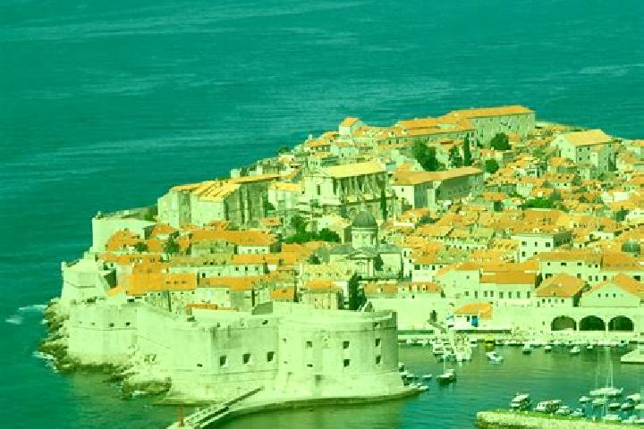Kinsley, 24 — Escort in Vrvari, Croatia