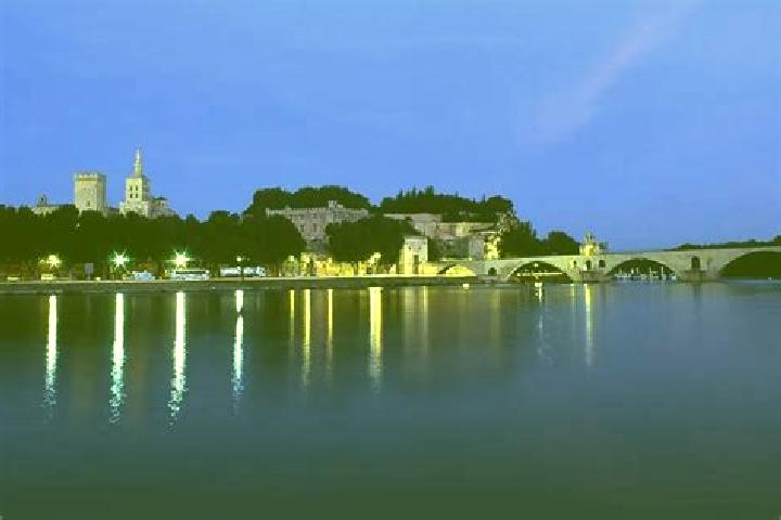 Kinsley, 25 — Escort in Avignon, France