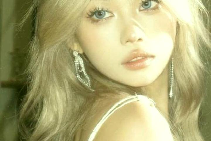 Kinsley, 26, a blonde grey-eyed asian companion based in Dangchengwan. Offering OWO, GFE. Available for incall and outcall, overnight bookings available.