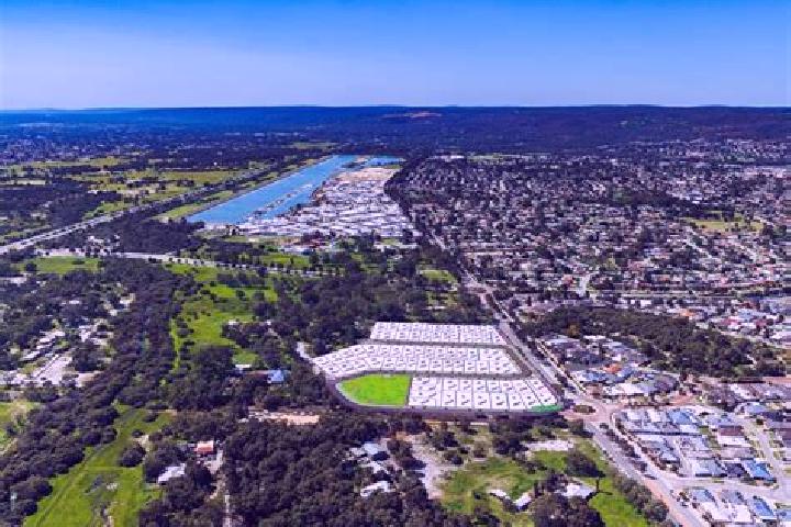 Kinsley, 26 — Escort in Champion Lakes, Australia