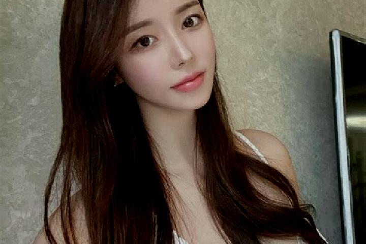 Kinsley, 26 — Escort in Oma, Japan