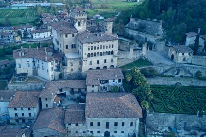 Kinsley, 27 — Escort in Costa di Mezzate, Italy