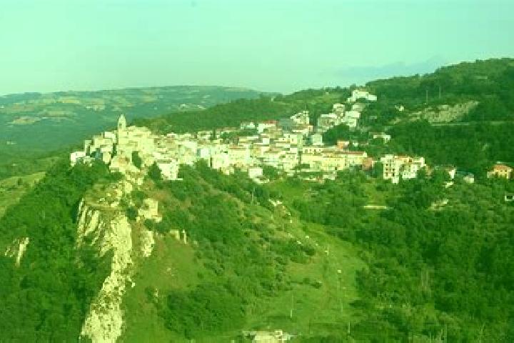 Kinsley, 28 — Escort in Castellino del Biferno, Italy