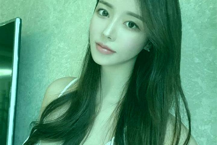 Kinsley, 28 — Escort in Kaunghein, Myanmar