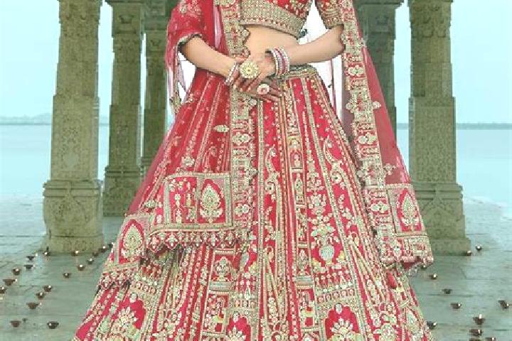 Kinsley, 28 — Escort in Modasa, India
