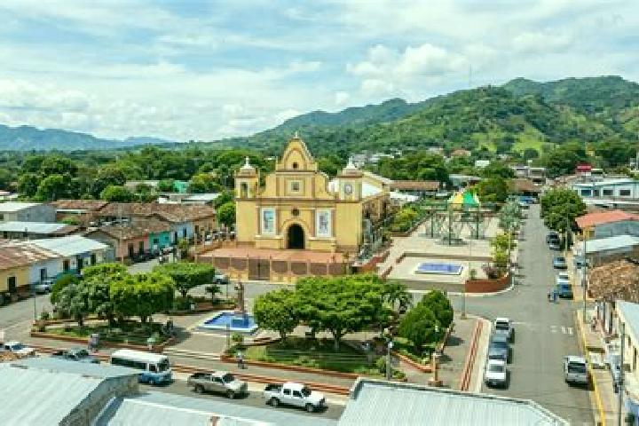 Kinsley, 28 — Escort in San Francisco del Vergel, Ecuador